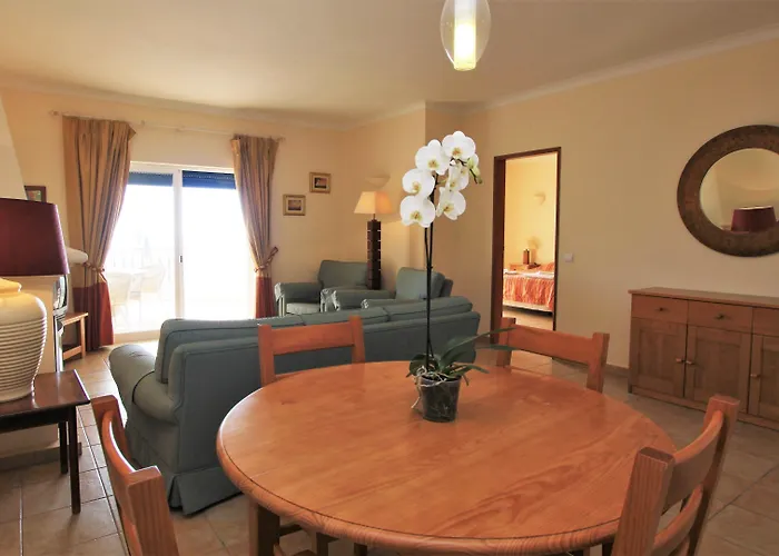 卢斯海洋俱乐部公寓